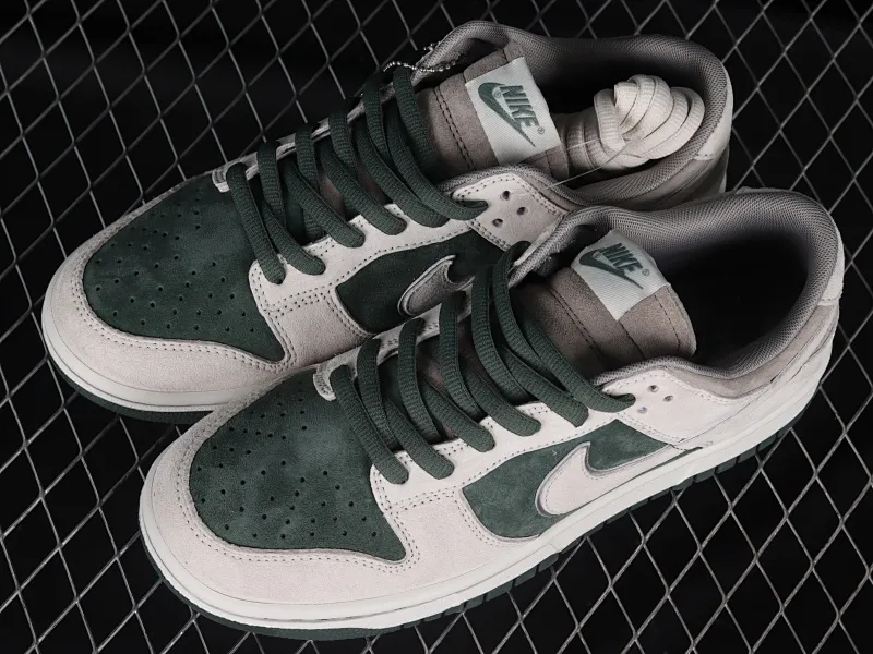 All Categories Nk SB Dunk Series Nk SB Dunk Low Low-top sneakers Otomo Katsuhiro x Nk SB Dunk Low "Steamboy OST" Otomo Katsuhiro co-branded SB low-top sports and leisure sneakers LF0039-035